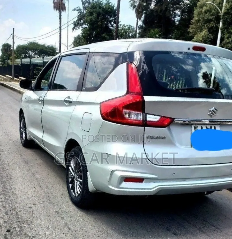 Suzuki Ertiga 2022 Silver