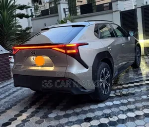 Toyota bZ4X 71.4 kWh FWD 2022 Silver