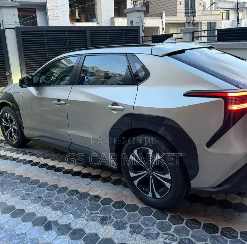 Toyota bZ4X 71.4 kWh FWD 2022 Silver