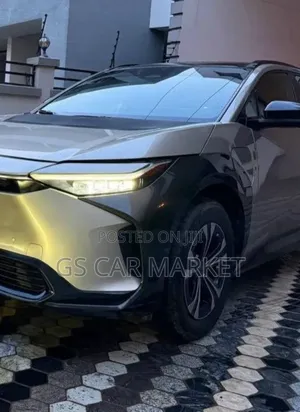 Toyota bZ4X 71.4 kWh FWD 2022 Silver