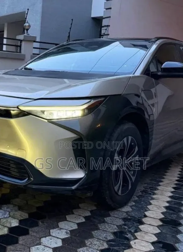 Toyota bZ4X 71.4 kWh FWD 2022 Silver