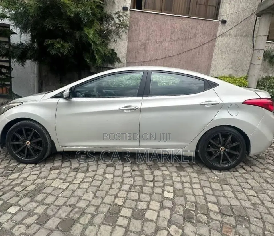 Hyundai Elantra 2013 Silver