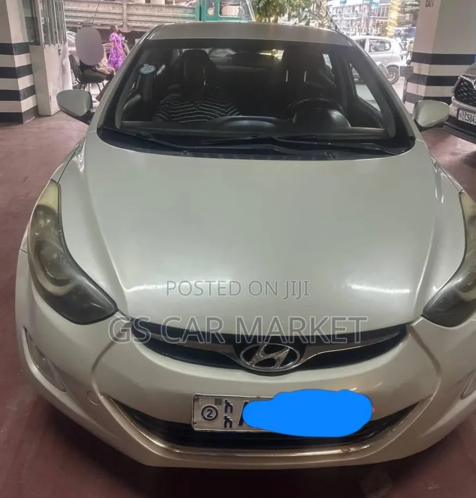 Hyundai Elantra 2013 Silver