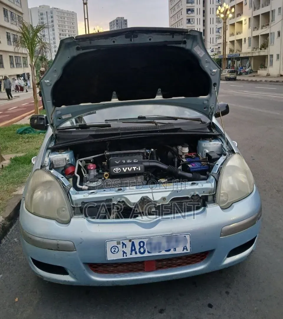 Toyota Vitz 2004 Gray