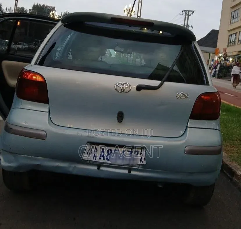Toyota Vitz 2004 Gray