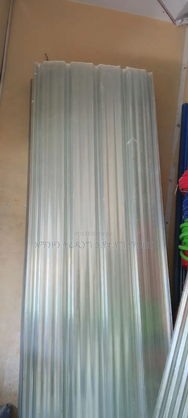 ብርሃን አስተላላፊ ኤጋ ቆርቆሮ - Transparent Ega