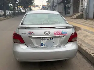Toyota Yaris 2010 Silver