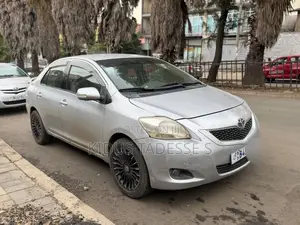 Toyota Yaris 2010 Silver