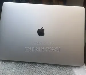 New Laptop Apple MacBook Pro 2018 16GB Intel Core i7 SSD 256GB