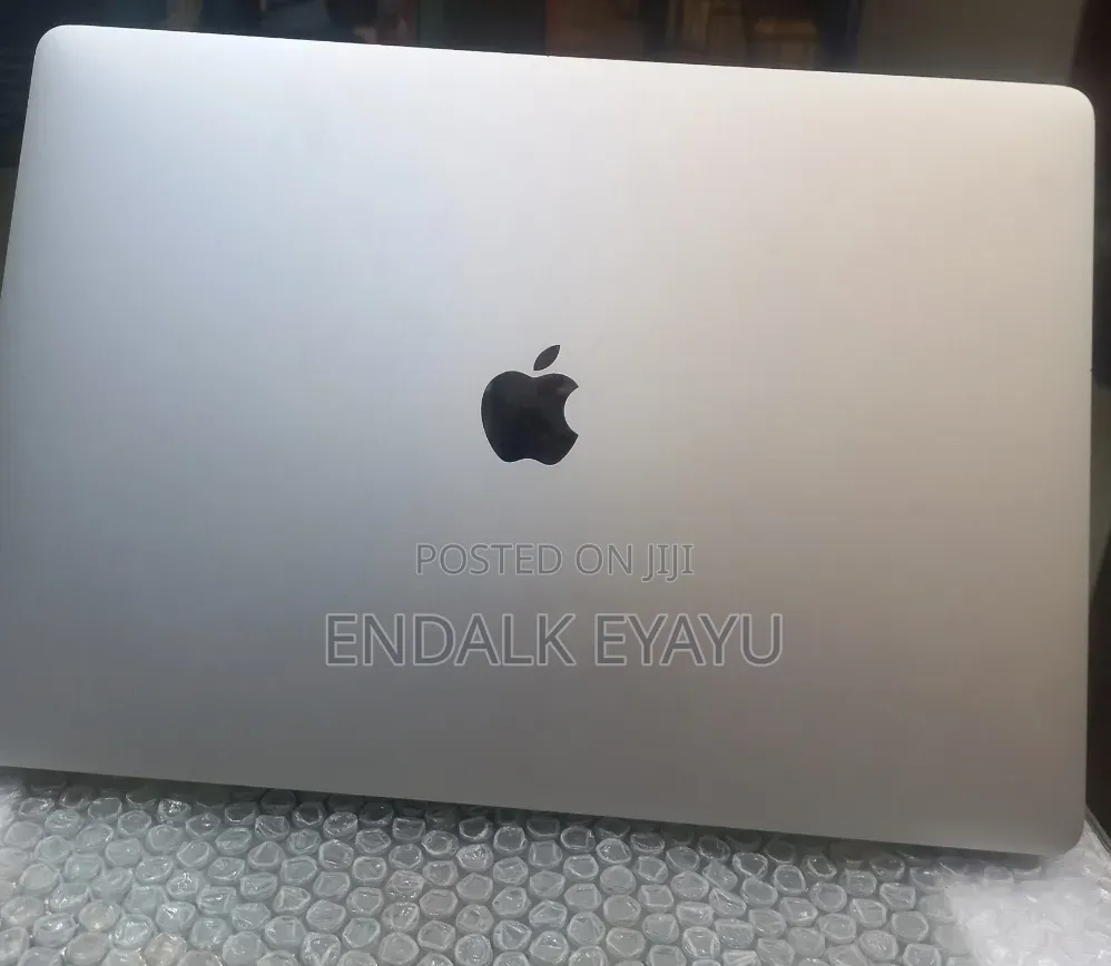 New Laptop Apple MacBook Pro 2018 16GB Intel Core i7 SSD 256GB