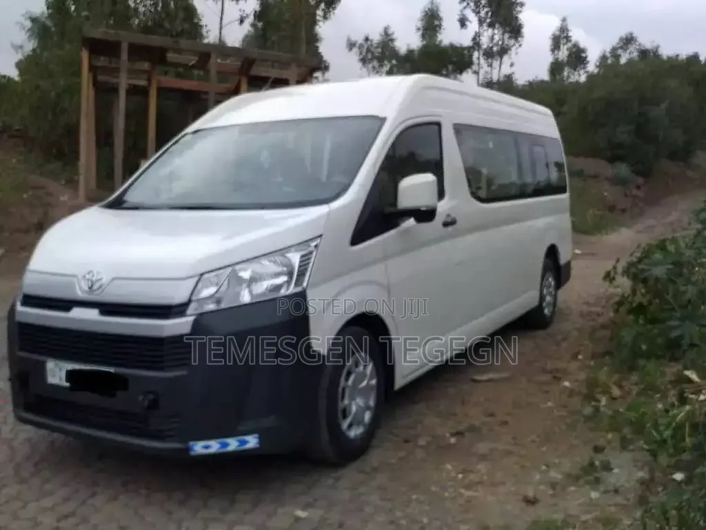 Toyota HiAce 2022 White