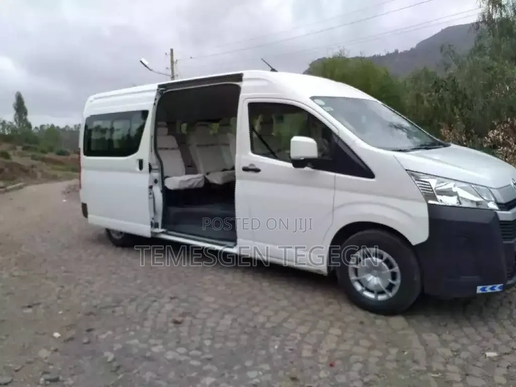 Toyota HiAce 2022 White