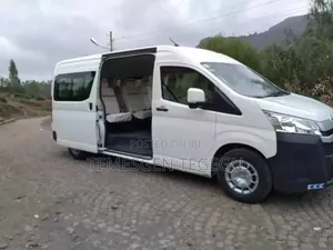 Toyota HiAce 2022 White
