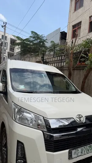 Toyota HiAce 2022 White