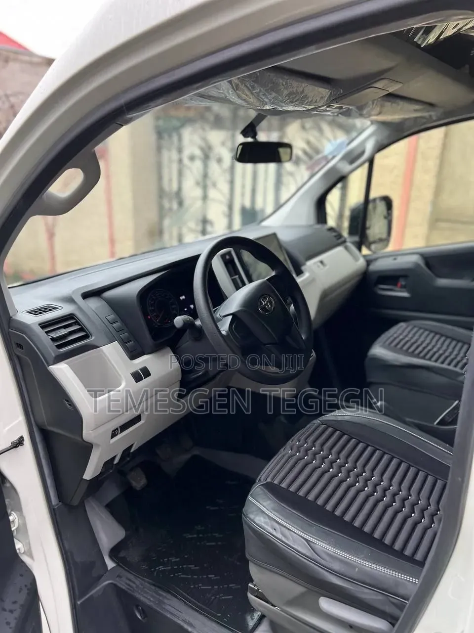 Toyota HiAce 2022 White