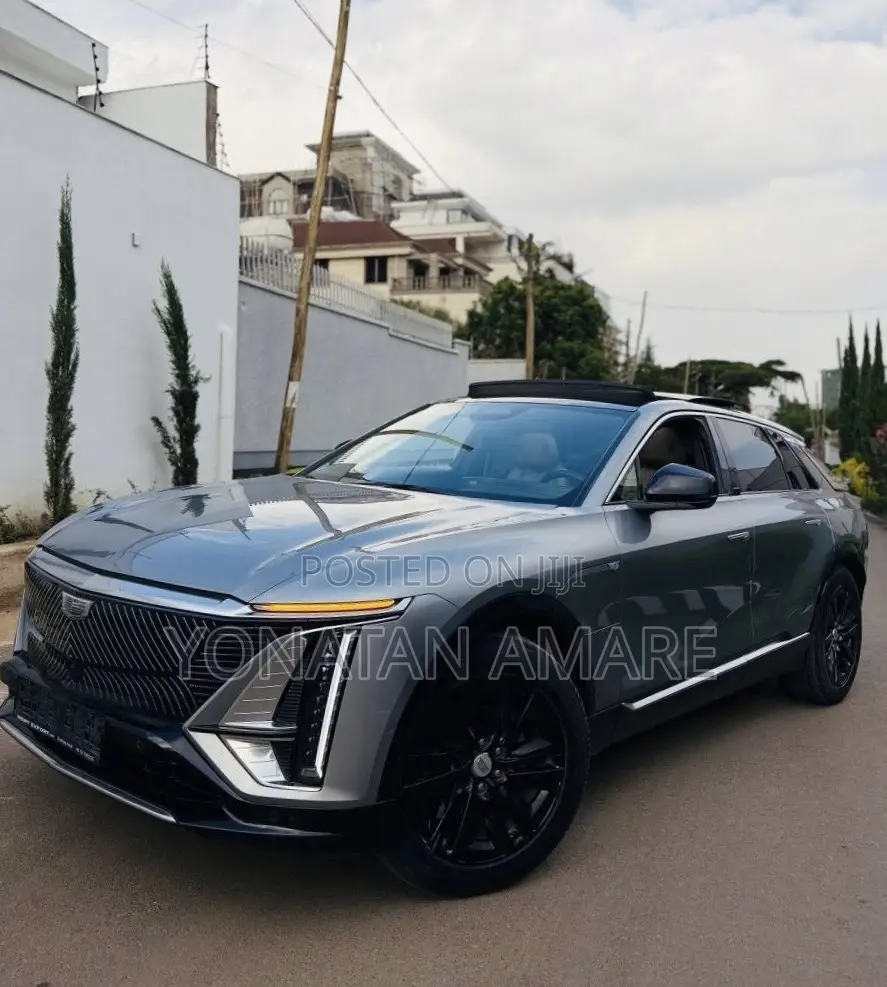 Cadillac Lyriq 2023 Silver