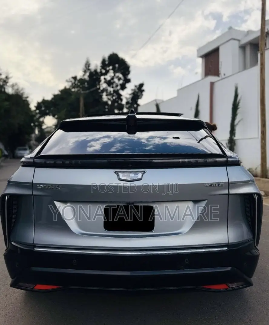Cadillac Lyriq 2023 Silver