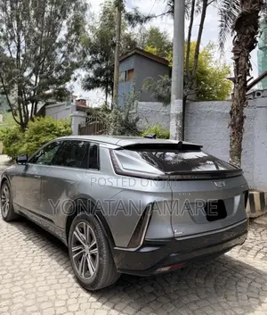Cadillac Lyriq 2023 Silver