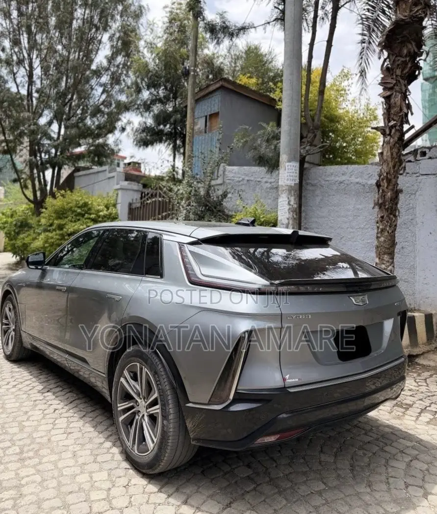 Cadillac Lyriq 2023 Silver