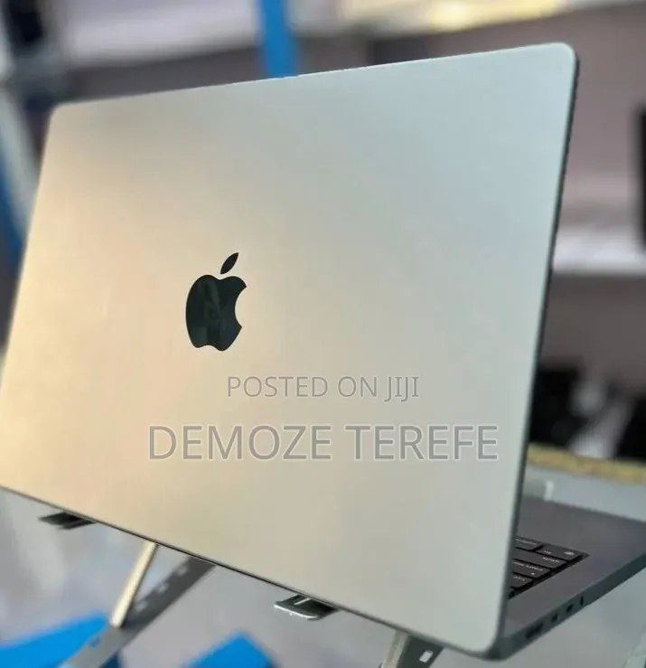 New Laptop Apple MacBook Pro 2021 M1 16GB Apple M1 Pro SSD 512GB