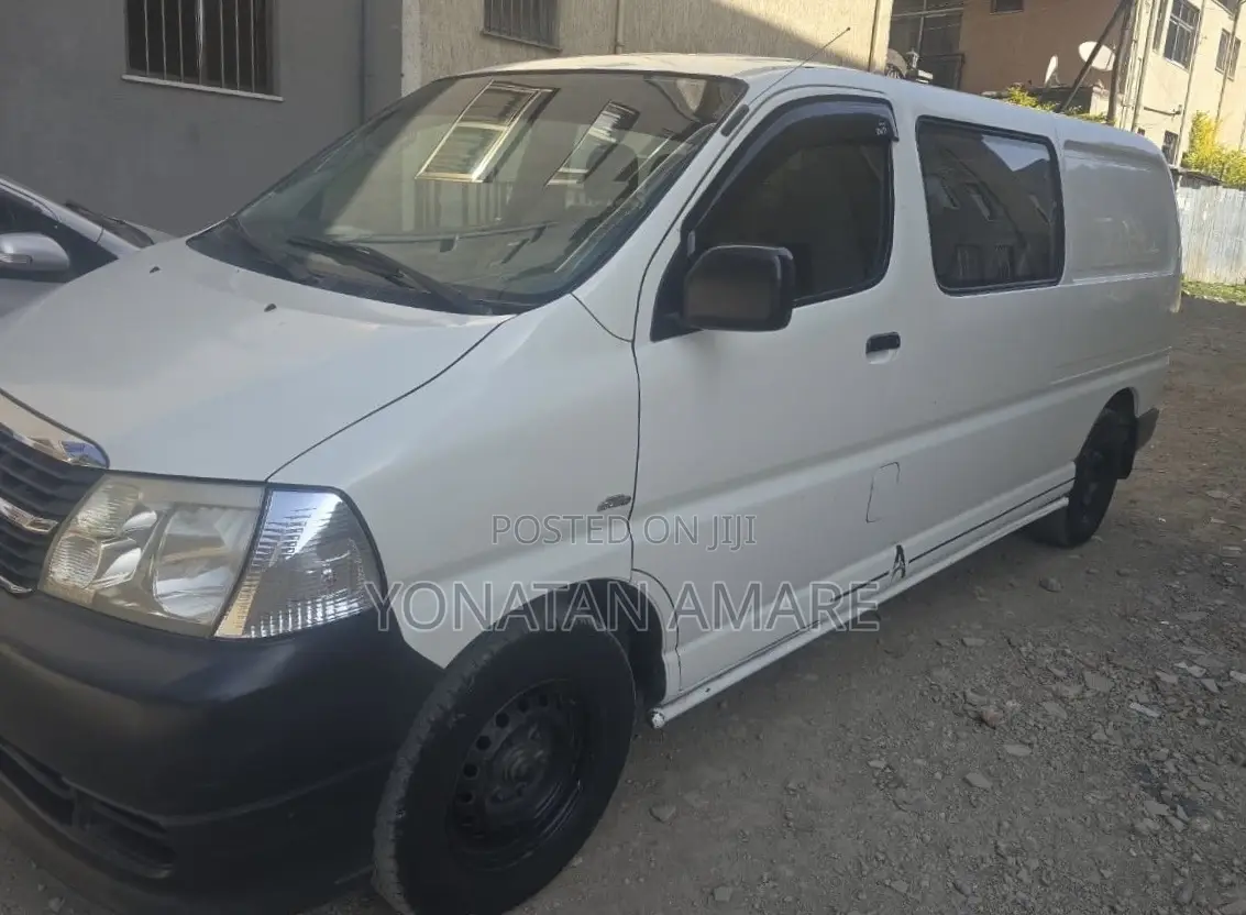 Toyota HiAce 2010 White