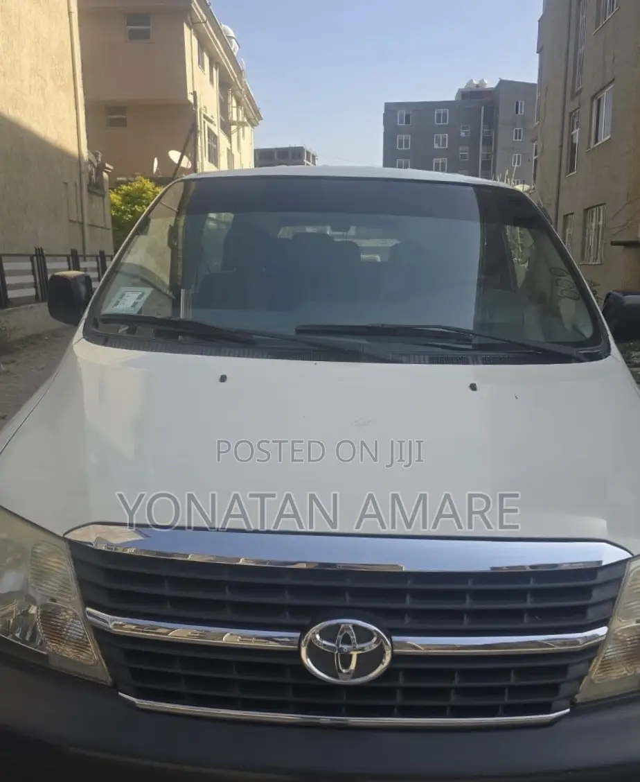 Toyota HiAce 2010 White