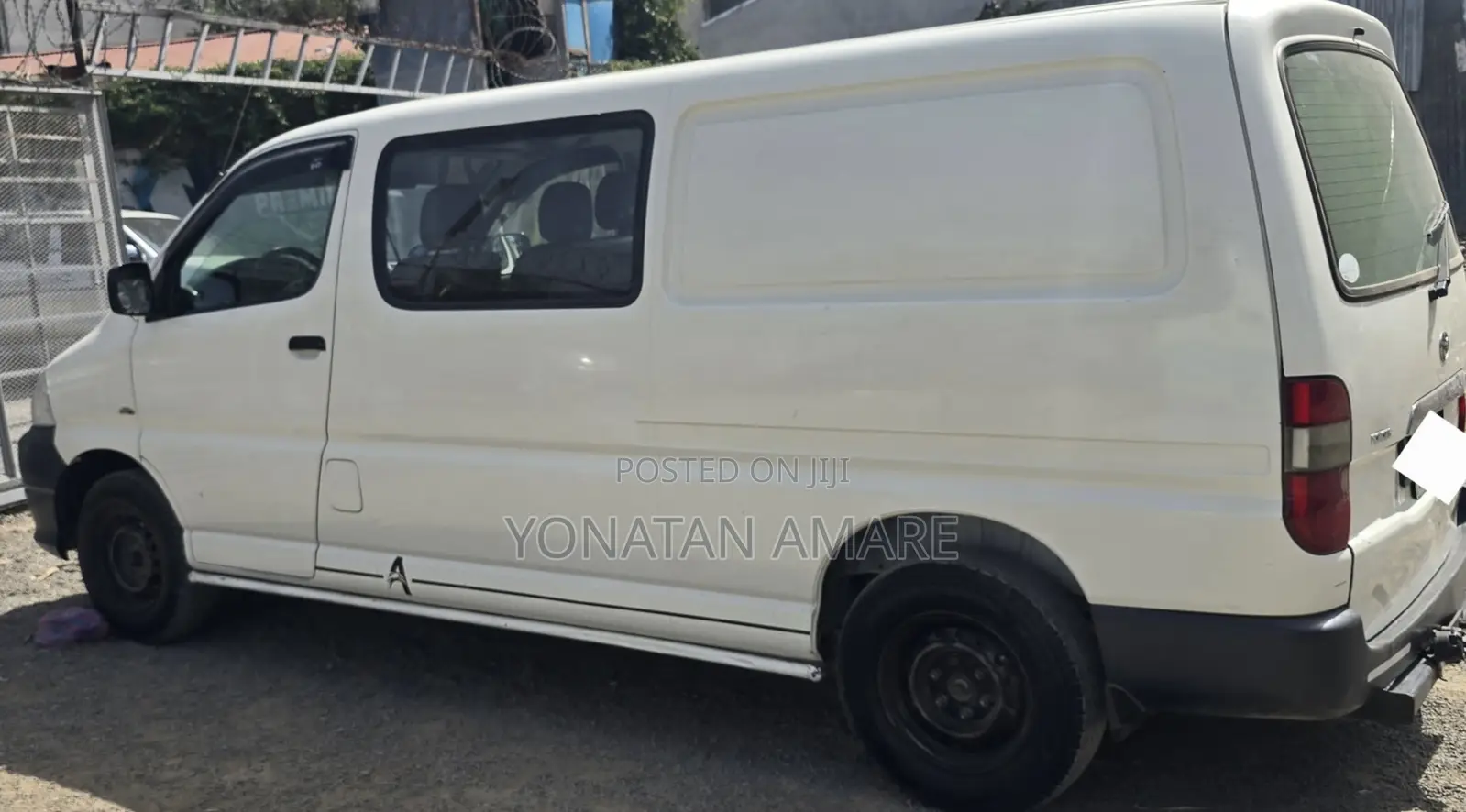 Toyota HiAce 2010 White