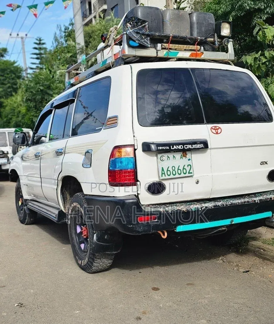 Toyota Land Cruiser 2006 White