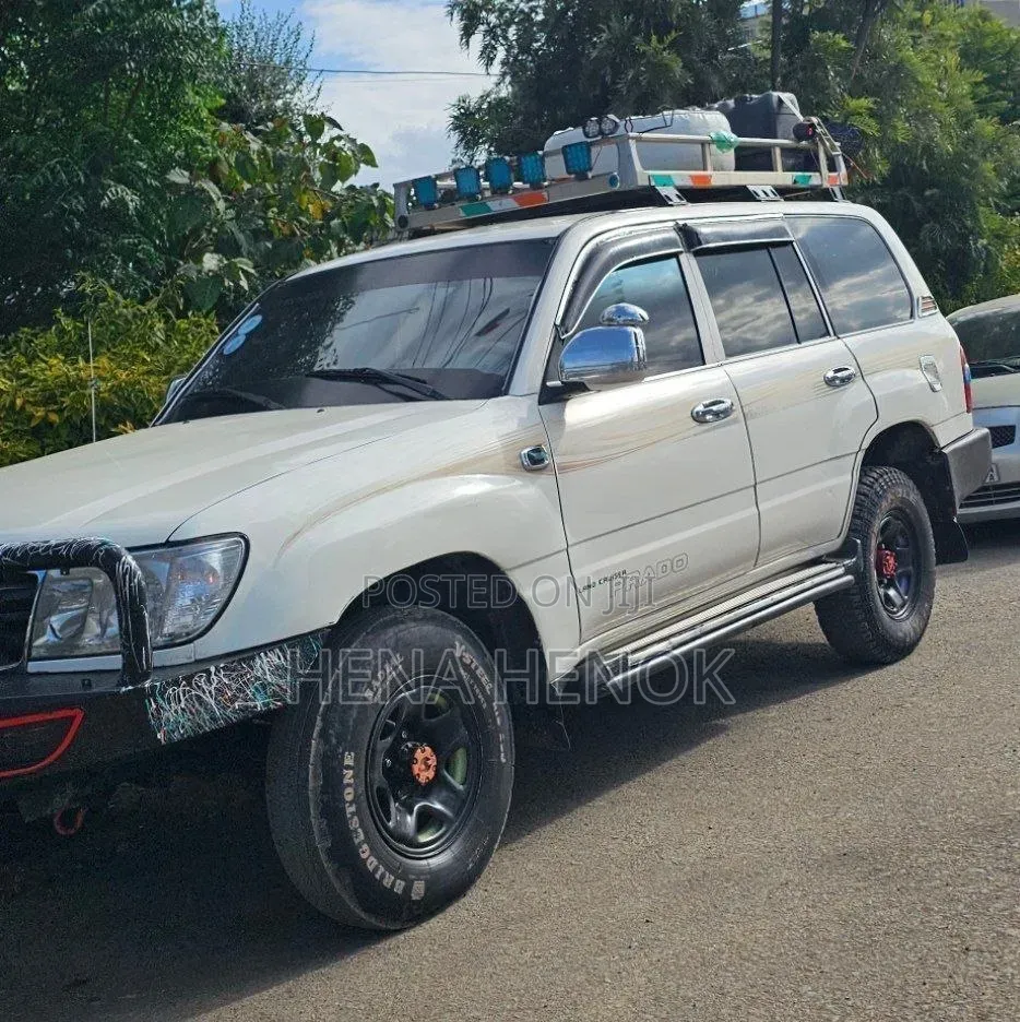 Toyota Land Cruiser 2006 White
