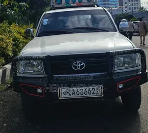 Toyota Land Cruiser 2006 White