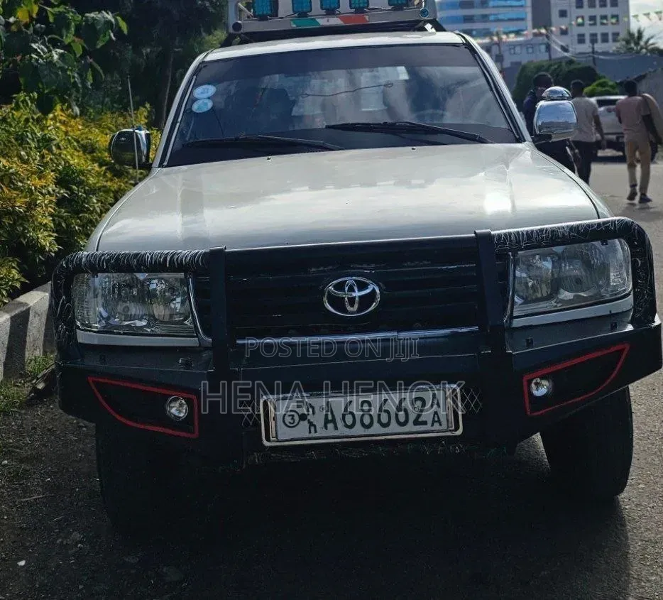 Toyota Land Cruiser 2006 White