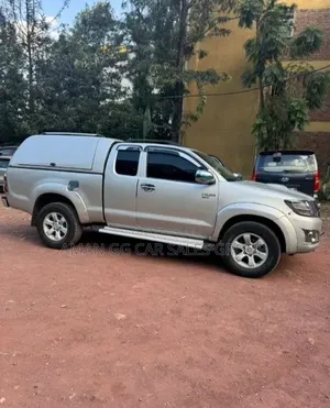 Toyota Hilux 2010 Silver