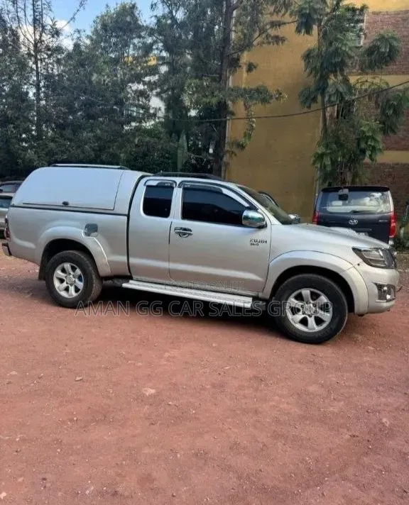 Toyota Hilux 2010 Silver