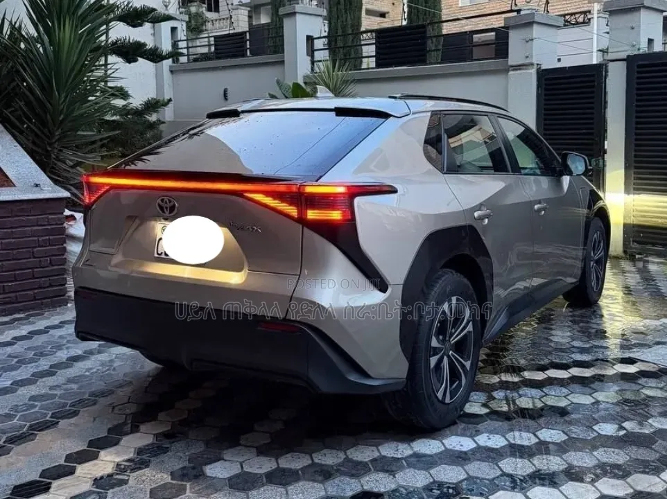 Toyota bZ4X 2022 Silver