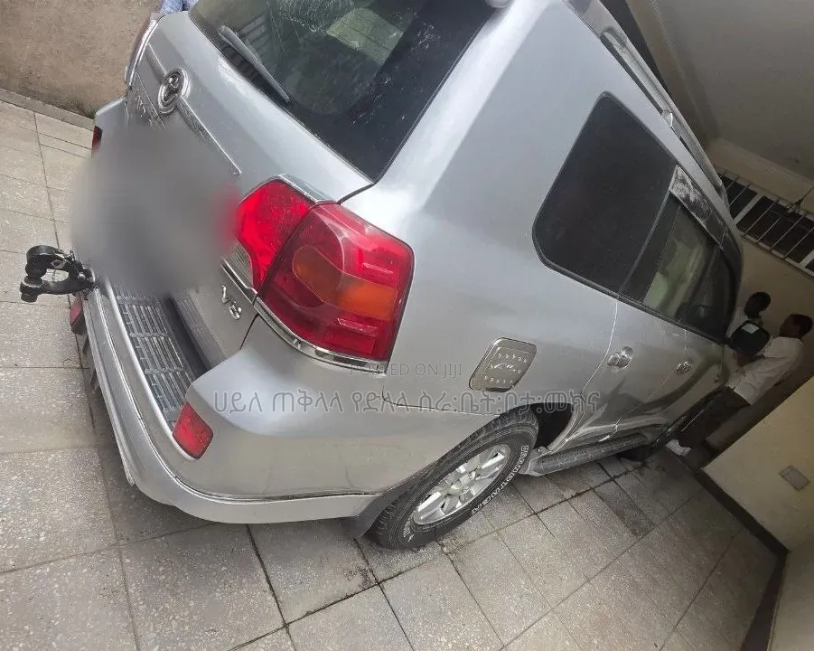 Toyota Land Cruiser 2011 Silver
