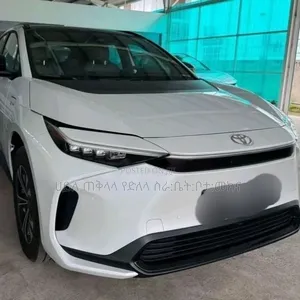 Toyota bZ4X 2024 Off white