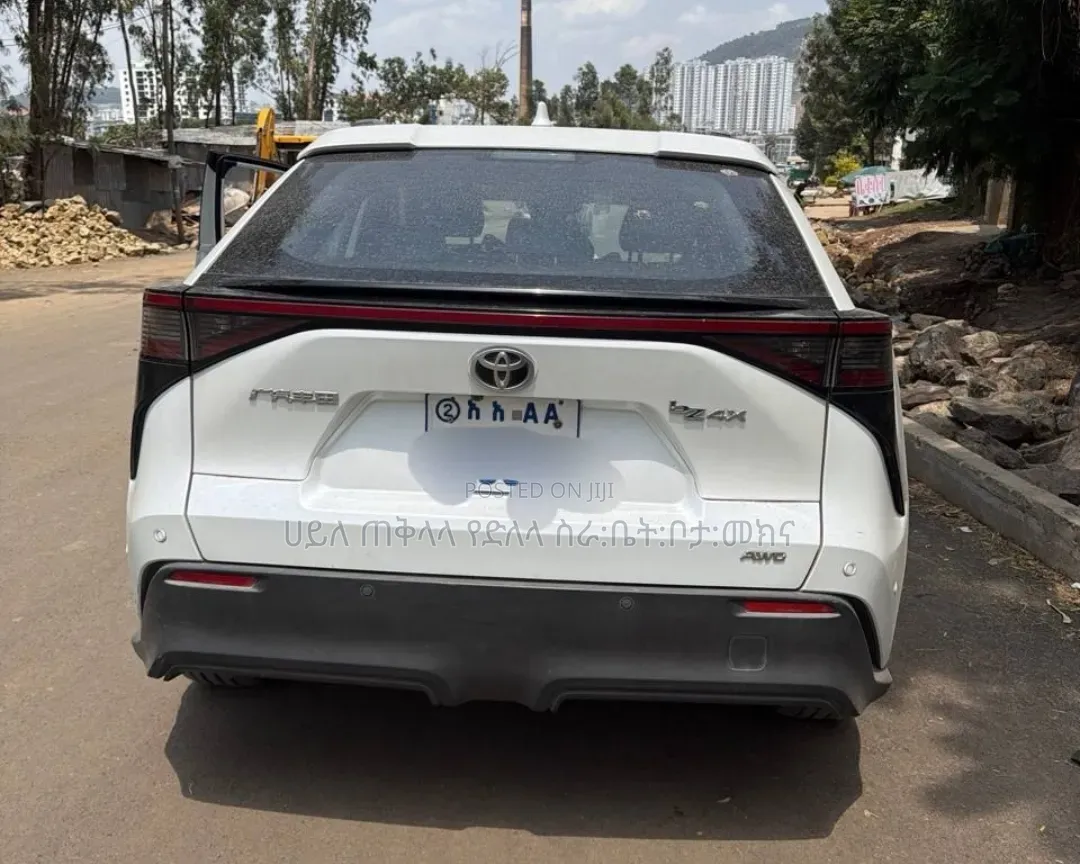 Toyota bZ4X 2024 Off white