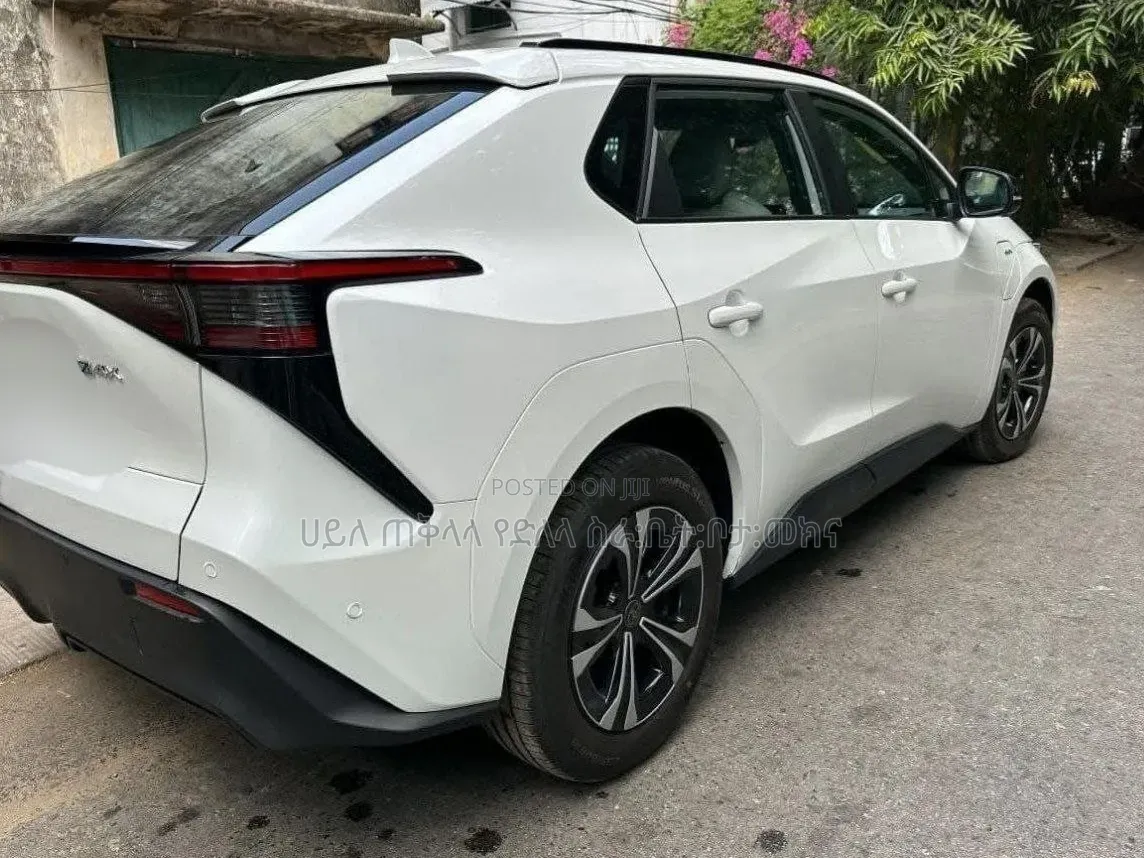 Toyota bZ4X 2024 Off white