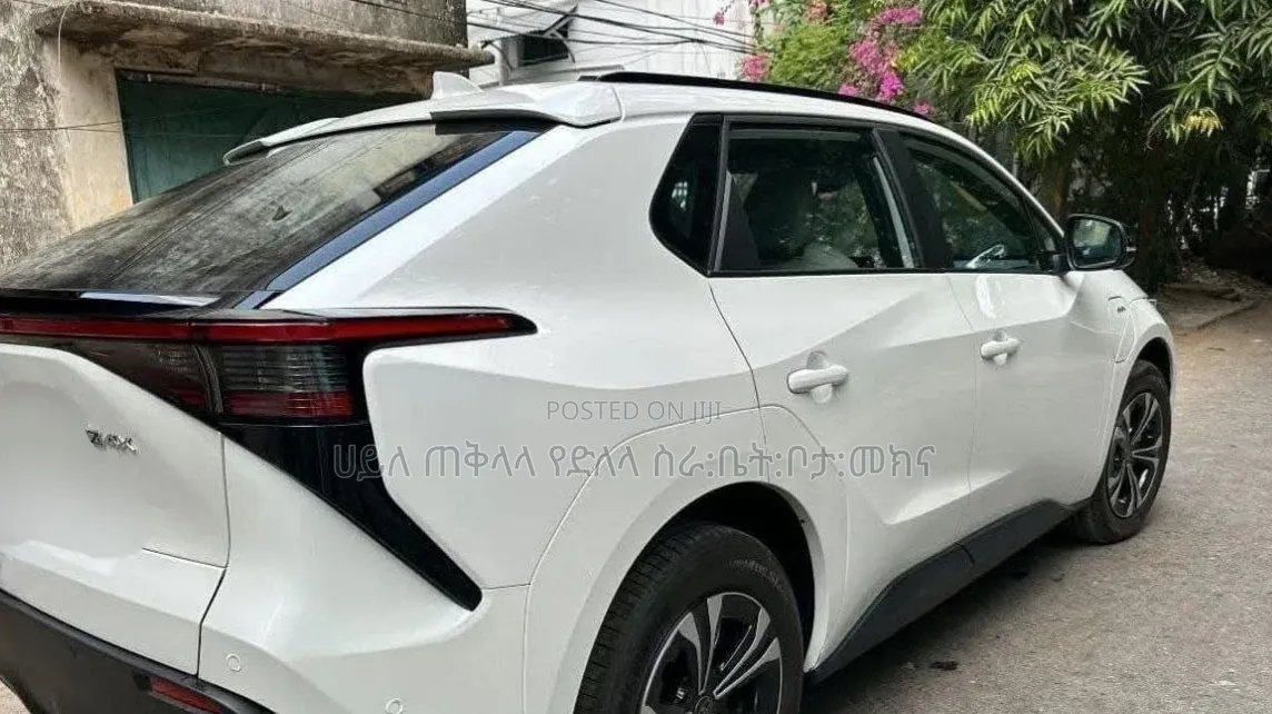 Toyota bZ4X 2024 Off white