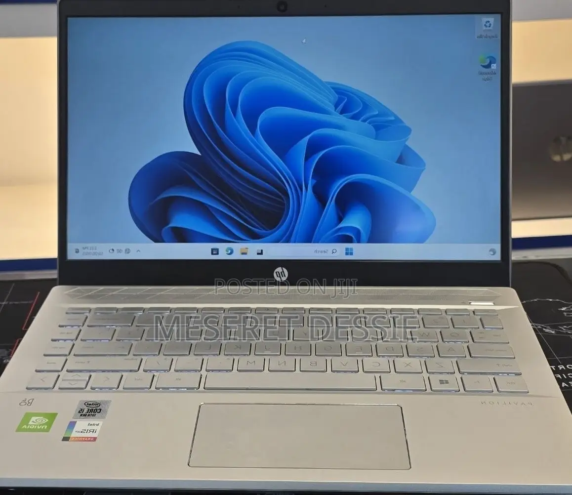 New Laptop HP Pavilion 10 8GB Intel Core i5 SSD 512GB