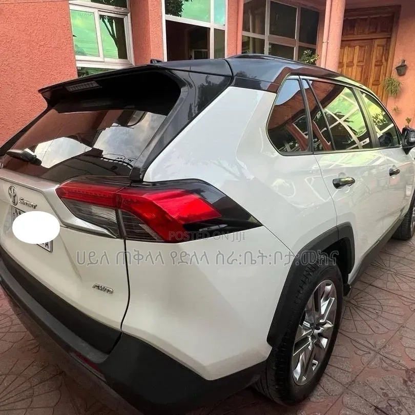 Toyota RAV4 2021 Off white