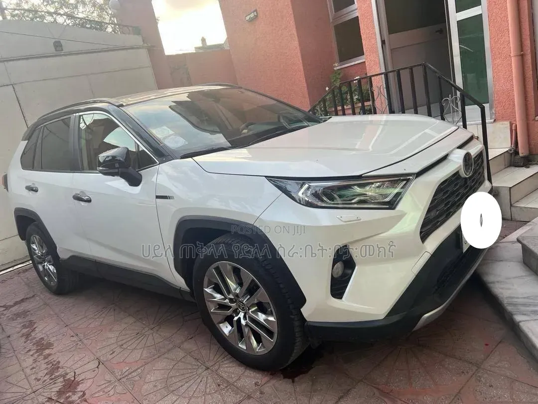 Toyota RAV4 2021 Off white