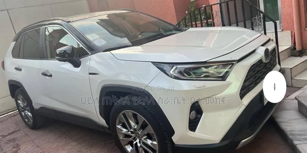 Toyota RAV4 2021 Off white