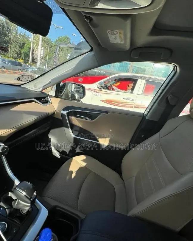 Toyota RAV4 2021 Off white