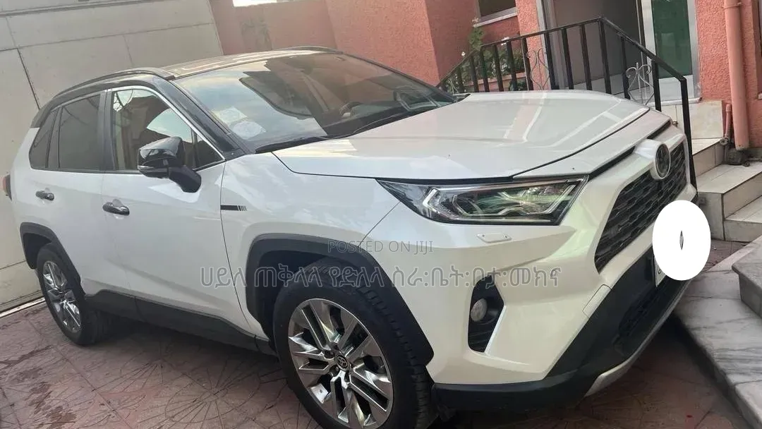 Toyota RAV4 2021 Off white