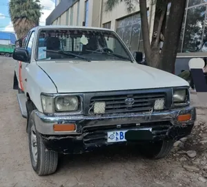 Toyota Hilux 1997 White