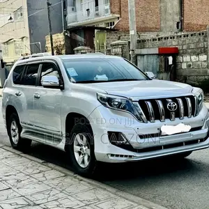 Toyota Land Cruiser 2016 White