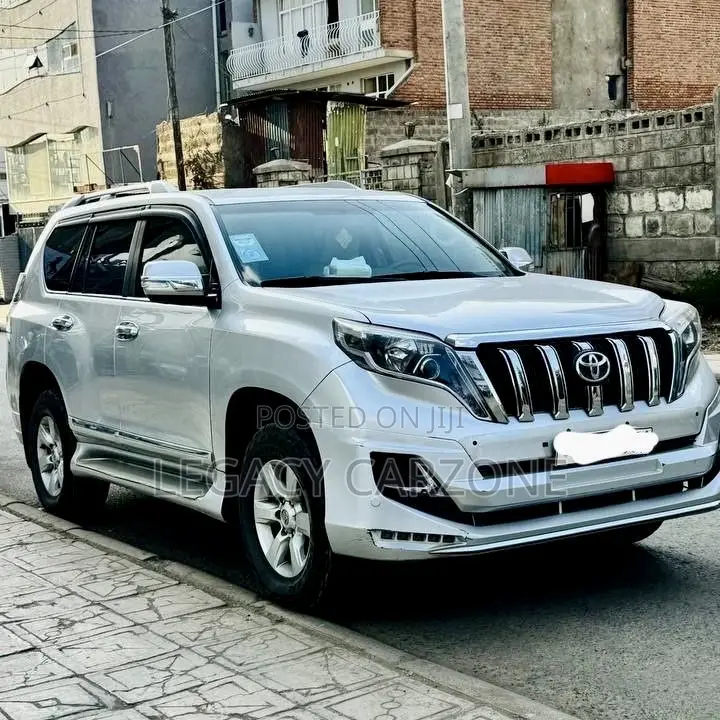 Toyota Land Cruiser 2016 White