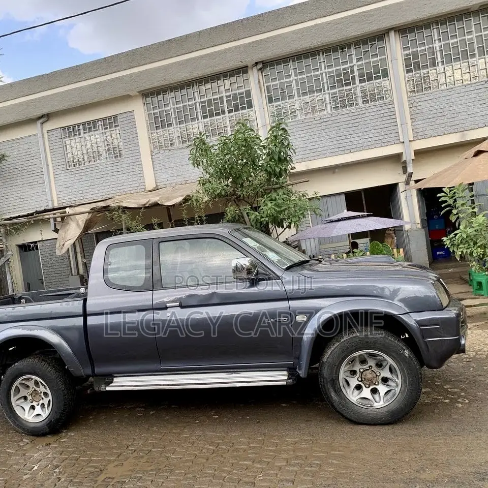 Mitsubishi L200 2005 Blue
