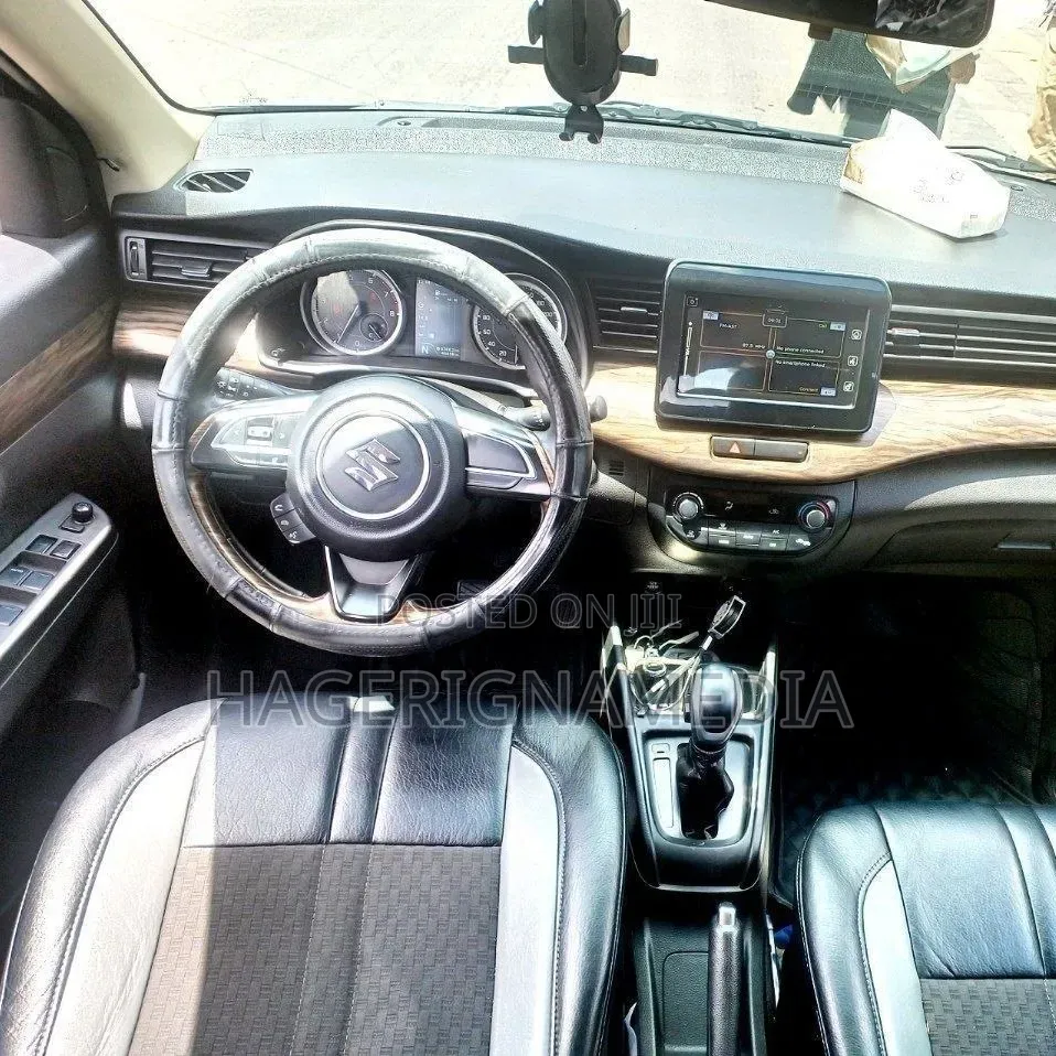 Suzuki Ertiga 2022 Silver